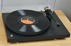 PRO-JECT DEBUT PRO se špičkovou přenoskou ORTOFON 2M BLACK - 9