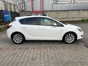 Opel Astra J 1.6 benzín 2011 - 9