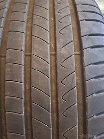 Pneu 235/45 R17 - 9