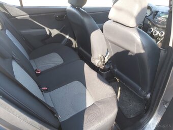 Hyundai i10 1.1i Comfort - 9