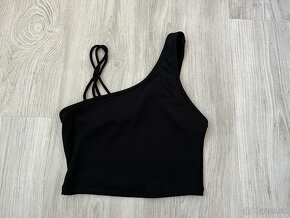 Crop topy Bershka od 3 eur za kus - 9