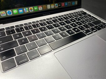 Macbook Air 2019 - Top Stav - 9