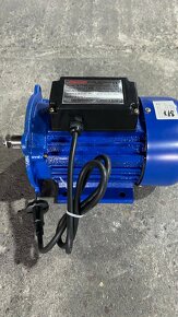 Predám elektromotor 220V, 1,5KW,5,2A - 9