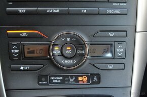 Toyota Auris 1.60 benzín, Automat, sezónne prezutie - 9