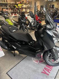 Yamaha Xmax 125 Tech Max DARK Magma a aj čierny - 9