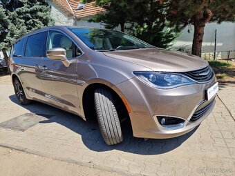 Chrysler Pacifica 3.6e PHEV 265k A/T 7-miestne (hybrid) - 9