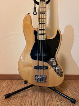 Squier Jazz bass - 9