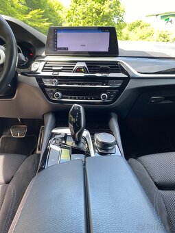 BMW 520d xDrive A/T - 9