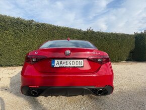 Alfa Romeo Giulia 2.2 Diesel 210 AT AWD Veloce - 9