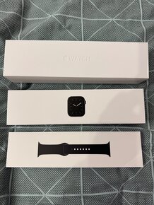 Apple watch series 5 - 44mm - 9