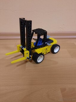 Lego Technic 8872 - Forklift Transporter - 9