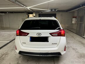 Toyota Auris Touring sport 1.6 6M/T - 9