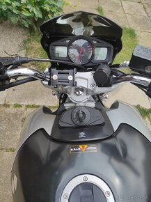 Suzuki gsr 600 - 9