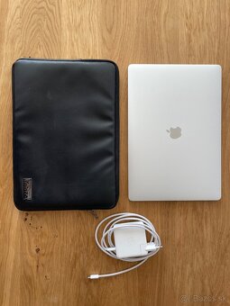 Predám MacBook Pro 15,4" Silver, TouchBar 2019 - 9