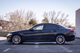 Alfa Romeo Giulia 2.0TBi MultiAir 200k AT Super - 9