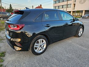 Predám KIA Cee’d 1.0 T-GDi 100k Silver + Silver pack - 9