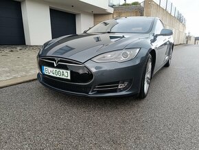 Predám Tesla model S 85 Znížená cena - 9