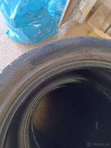 Predám zimné pneu 235/45 r17 - 9