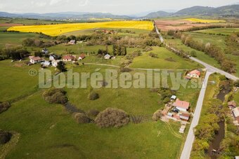 PREDAJ: Rozľahlý pozemok na brehu rieky Rohozná, 7566 m2, Br - 9