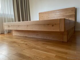 Masívna dubová posteľ s úložným priestorom - 9
