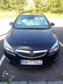 Opel Astra J 1.6 benzín - 9