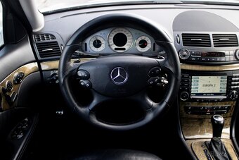 Mercedes-Benz E 500 4MATIC - 9