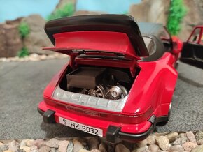 Prodám model 1:18 Porsche 911 Cabrio - 9