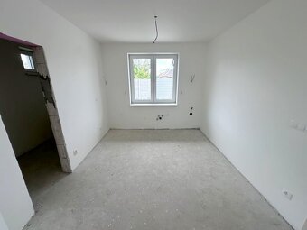 4 izbový rodinný dom 111m2, pozemok 580 m2 Horné Saliby - 9