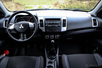 Mitsubishi Outlander 2.0 MIVEC Invite 2WD - 9