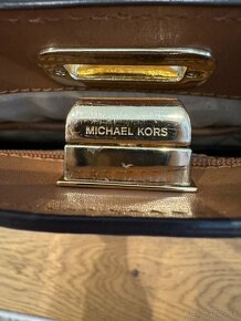 Michael Kors crossbody kabelka - 9