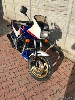 HONDA VF750F - 9