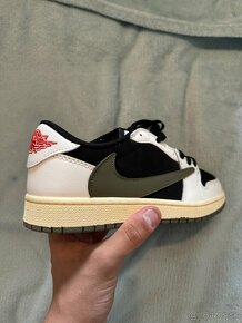 Jordan 1 Travis Scott - 9