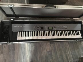 Roland RD 700 sprofi transportným kufrom - 9