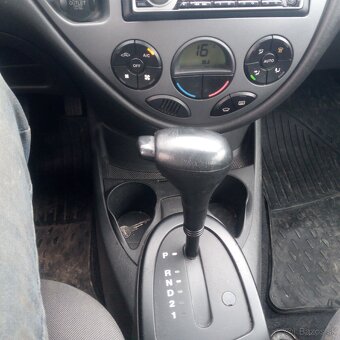 Ford FOCUS 1.6 - 9