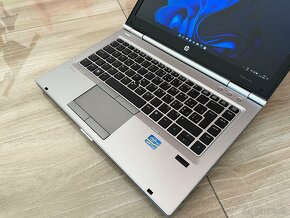 HP/Notebook/i7/8GB RAM/256GB SSD/AMD Radeon HD 2GB - 9