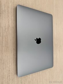 MacBook Pro (13-palcový, 2019) - 9