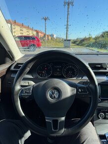 Volkswagen Passat B7 2.0 TDI - 9