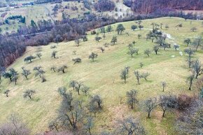 ZĽAVA Unikátny pozemok 3,68ha s hospodárskou usadlosťou - 9