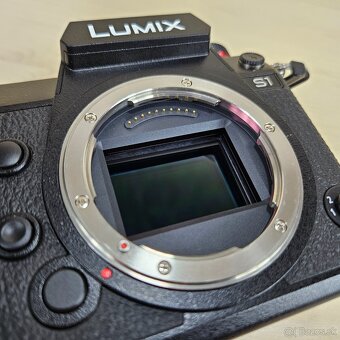 Panasonic Lumix S1 + Lumix S 20-60mm f/3.5-5.6 - 9