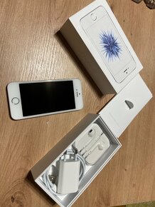 iPhone SE 16GB Silver - 9