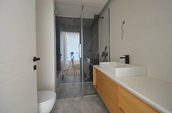 CHORVÁTSKO - Moderné apartmány so záhradou - POREČ - 9