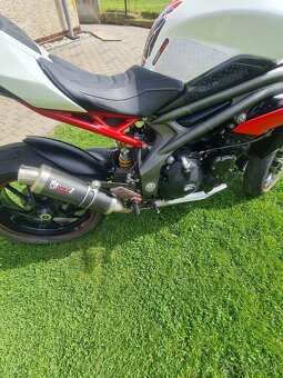 Triumph speed triple 1050r - 9