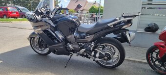 Kawasaki gtr1400 - 9