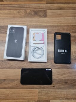 Apple Iphone 11 128gb + Apple Watch SE (2nd Gen) 44mm - 9