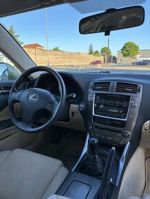 Lexus IS 220d - 9