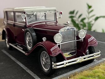 1:18 1932 ŠKODA 860 Cabriolet Closed - Burgundy - ABREX - 9