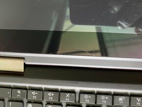 Lenovo ThinkPad x390 YOGA s puknutým displejom - 9