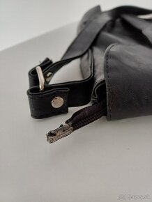 Dámska čierna crossbody kabelka - 9