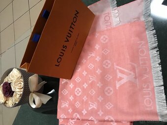 LOUIS VUITTON originál baby pink salik - 9