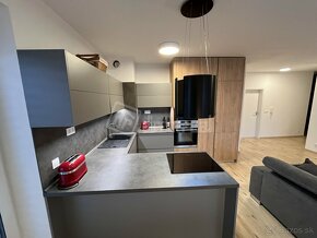 Klimatizovaný 3 izbbyt 71m2 plus terasa 51m2, garáž,st… - 9